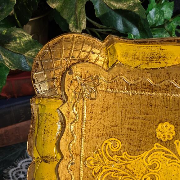 9" x 11" Vintage Italian Florentine Gold Gilt Decorative Wooden Serving Tray - Picture 9 of 10